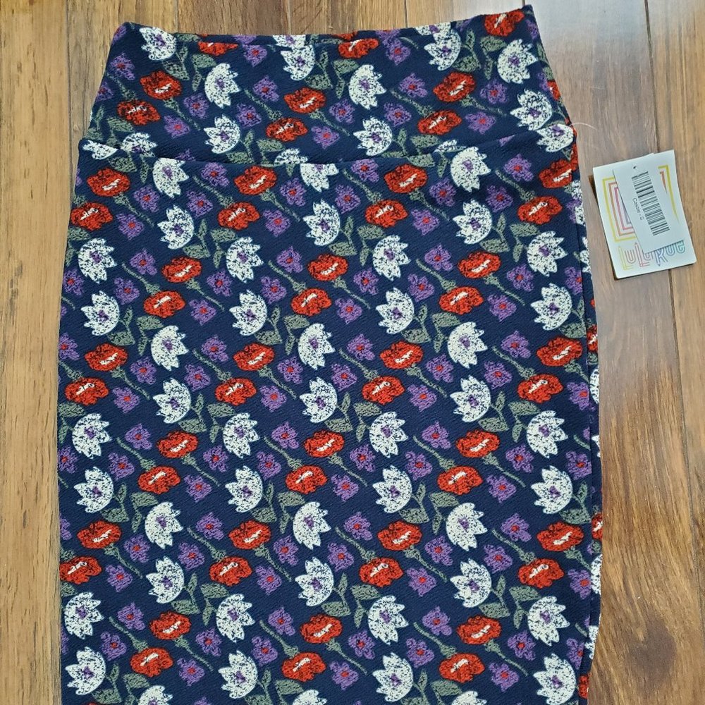 LuLaRoe Cassie purple red skirt size small - NWT